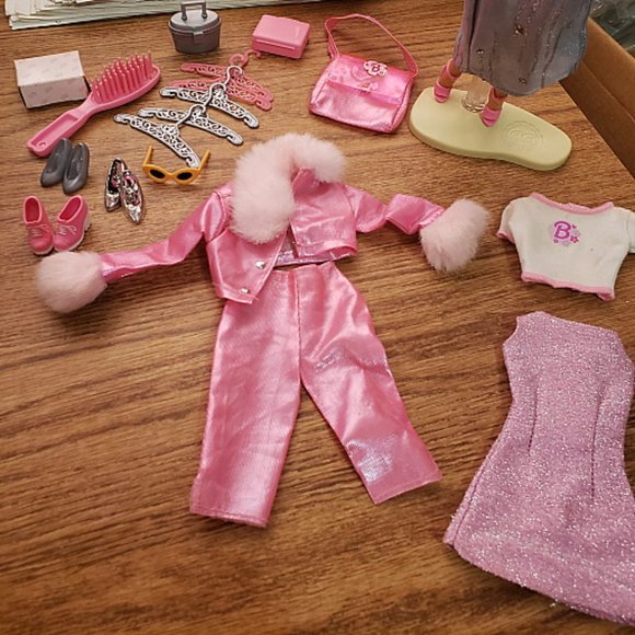 Retired My Wardrobe Barbie With Original Accessories - Picture 2 of 2